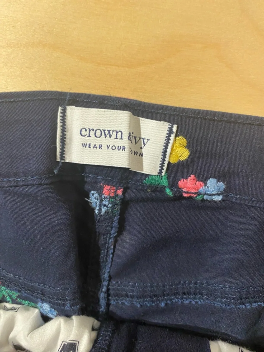 crown & ivy Navy Floral Embroidered Ankle Pants 12R (RB) - Picture 4 of 6